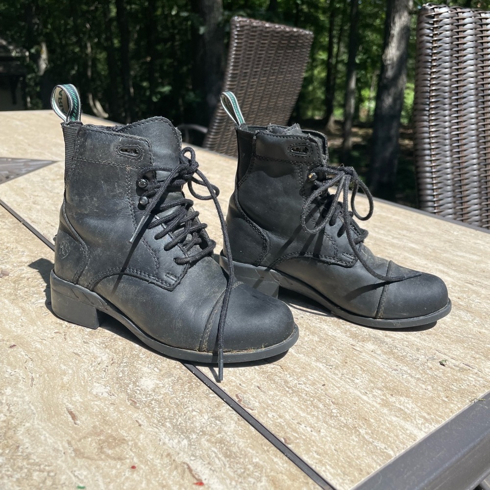 Kids Ariats lace up black boots size 11